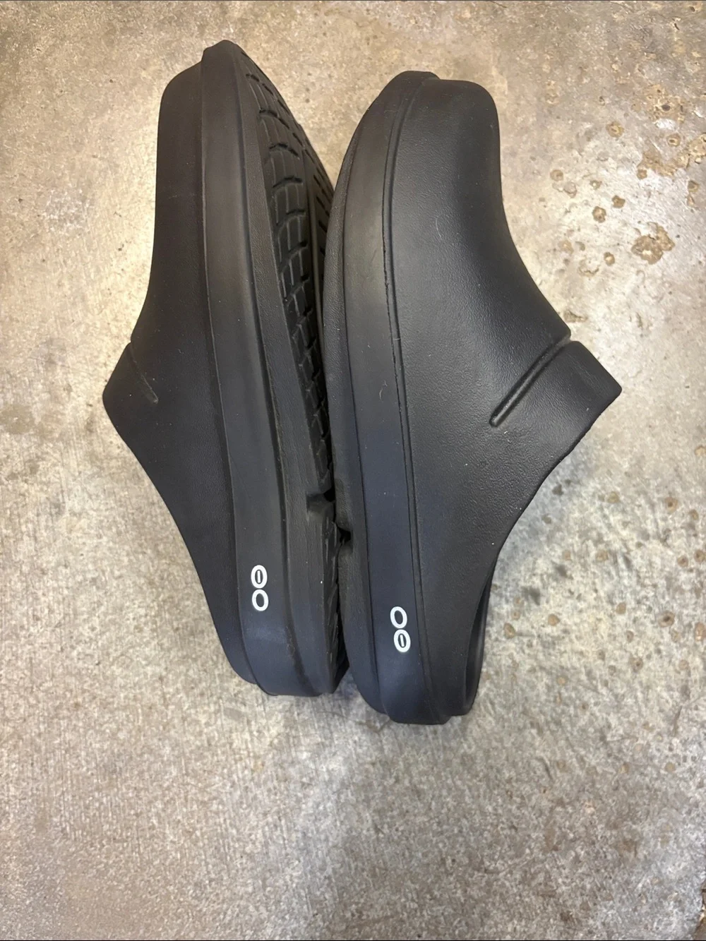 OOFOS Men’s Black Slip-On Comfort Clogs